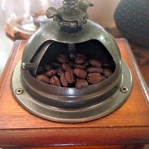 ミルの中には三杯の豆