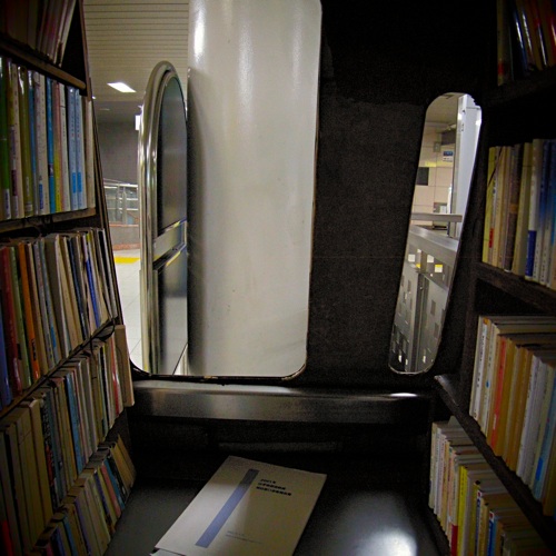 根津メトロ文庫