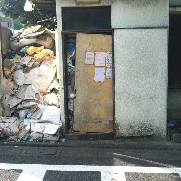 【ゴミ屋敷を見てきた】ギュウギュウに詰まって崩壊寸前！ご近所の怒り