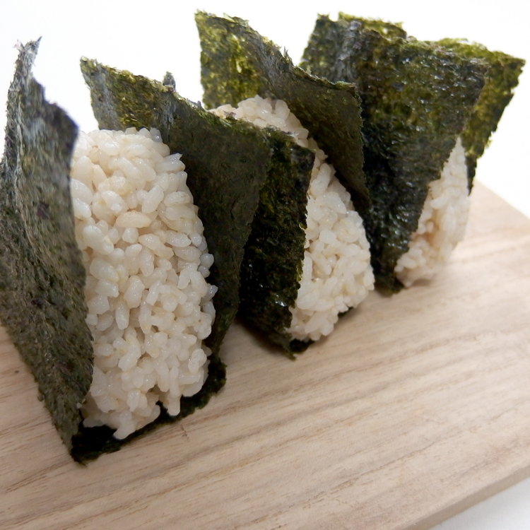 おにぎり型で作ったカッコいいおにぎり