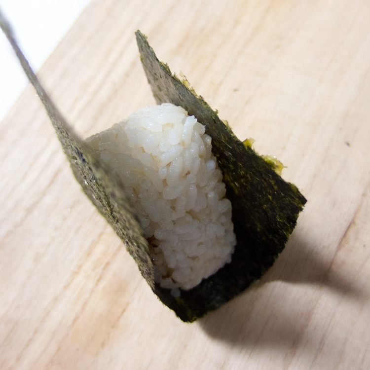 おにぎり型で作ったカッコいいおにぎり