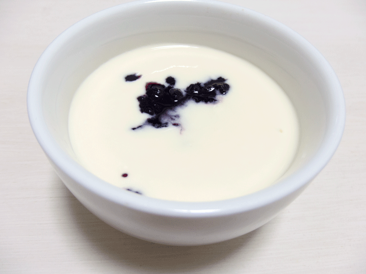 豆乳ヨーグルトとブルーベリージャム