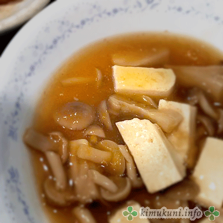 豆腐とキノコの旨煮（写真：ジャスミン）