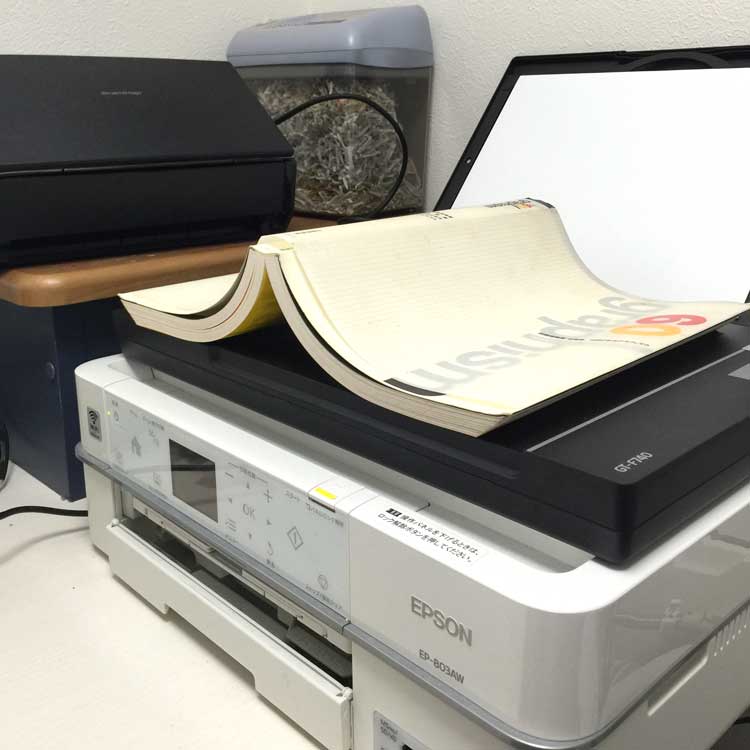 作業部屋にてスキャナ関係の周辺機器