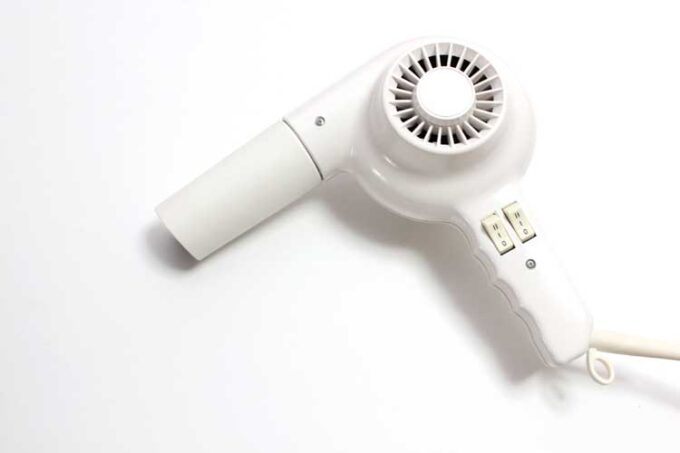 丸坊主の男と暮らす