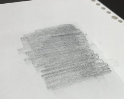 裏を鉛筆で塗りつぶしてカーボン紙を作ります。